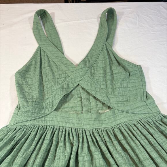 Free People Beach sage green keyhole dress with button back. Size XS - Picture 7 of 9